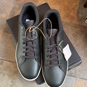 Reebok Men's Dark Green and Black Low-Top Sneakers with White Sole